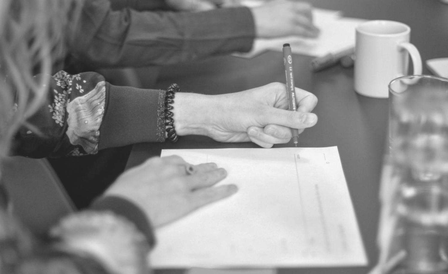 Workshop-Situation mit Teilnehmern beim Lernen